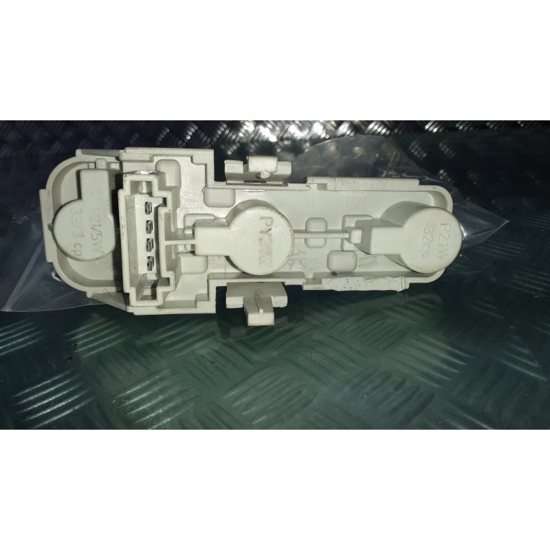 Recambio de portalamparas para mercedes-benz clase b (w245) 180 cdi (245.207) referencia OEM IAM 27527002  DERECHO