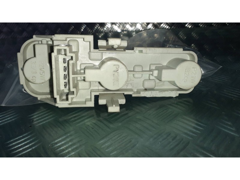 Recambio de portalamparas para mercedes-benz clase b (w245) 180 cdi (245.207) referencia OEM IAM 27527002  DERECHO