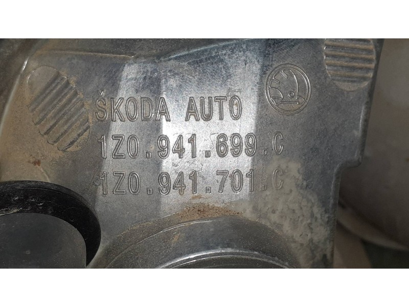 Recambio de faro antiniebla derecho para skoda octavia berlina (1z3) active referencia OEM IAM 1Z0941700C 1Z0941700 VISTEON