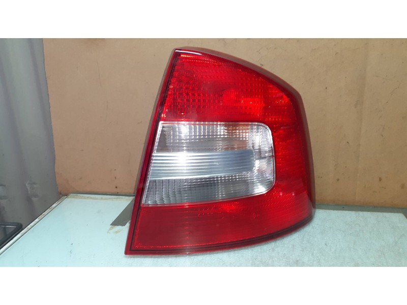 Recambio de piloto trasero derecho para skoda octavia berlina (1z3) active referencia OEM IAM VP4SHX13450B 13450B 