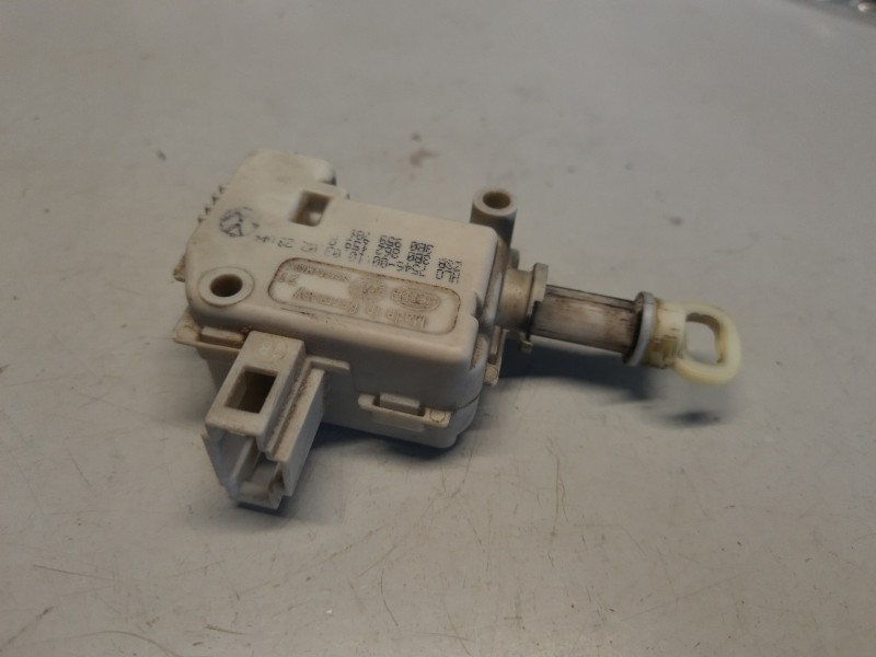 Recambio de motor cierre centralizado porton para seat ibiza (6l1) cool referencia OEM IAM 3B0862159A 3B0959781 