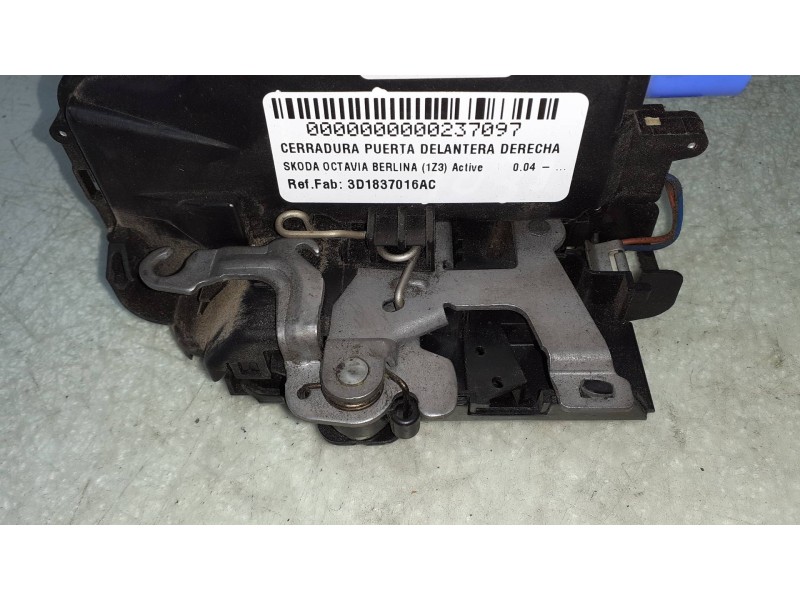 Recambio de cerradura puerta delantera derecha para skoda octavia berlina (1z3) active referencia OEM IAM 3D1837016AC AZUL ELECT