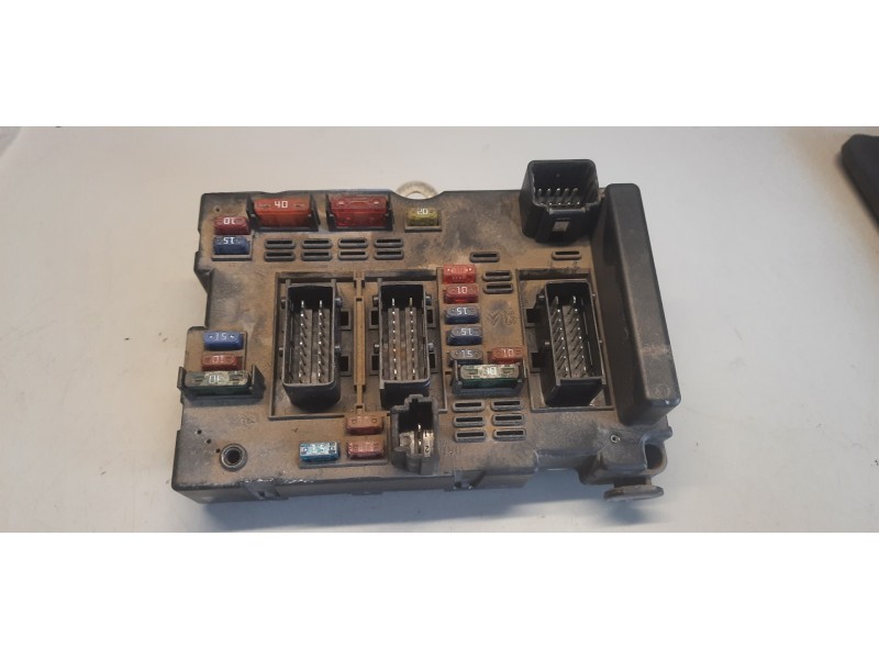 Recambio de caja reles / fusibles para peugeot 307 (s1) xr referencia OEM IAM 9643538180 BSMB2 DELPHI