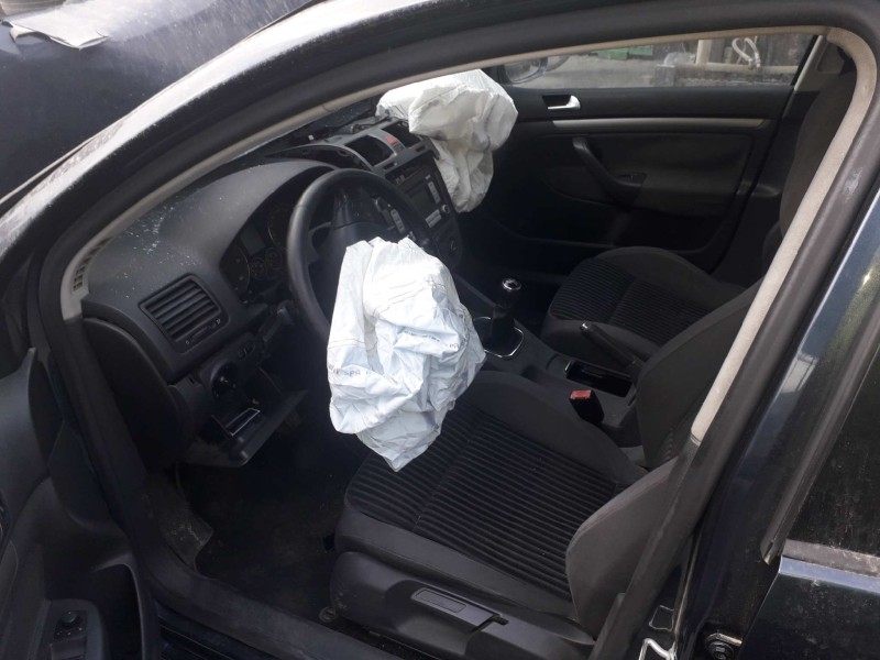 volkswagen golf v berlina (1k1) del año 2007