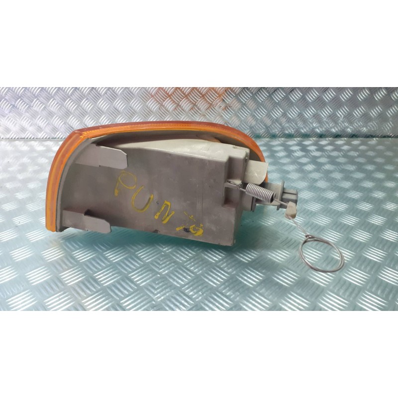 Recambio de piloto delantero derecho para fiat punto berl. (176) gt / t 130 referencia OEM IAM 7732118 7732479 NARANJA