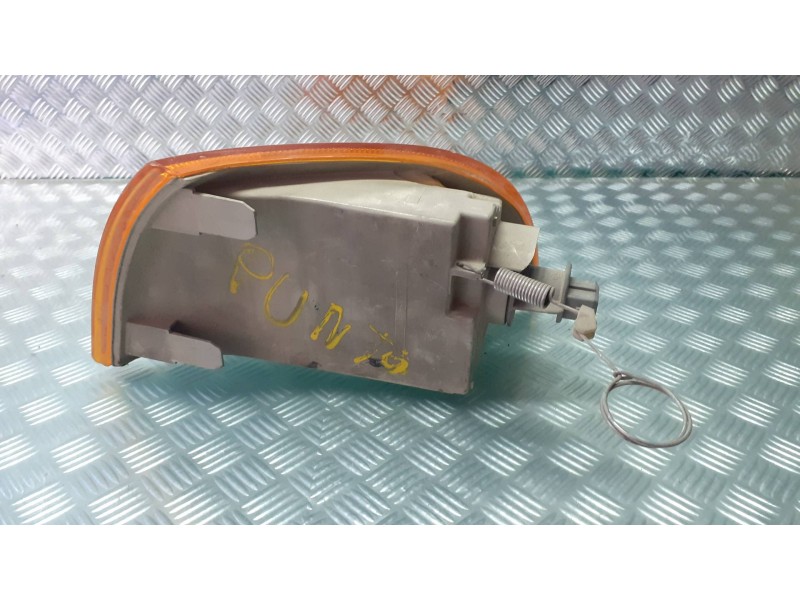 Recambio de piloto delantero derecho para fiat punto berl. (176) gt / t 130 referencia OEM IAM 7732118 7732479 NARANJA