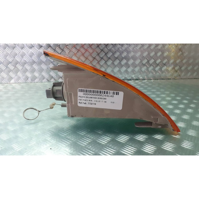 Recambio de piloto delantero derecho para fiat punto berl. (176) gt / t 130 referencia OEM IAM 7732118 7732479 NARANJA