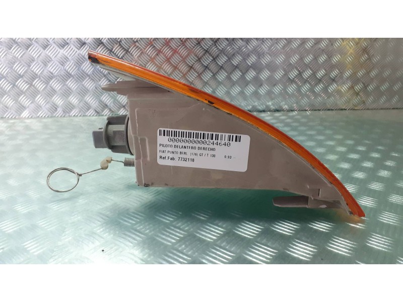 Recambio de piloto delantero derecho para fiat punto berl. (176) gt / t 130 referencia OEM IAM 7732118 7732479 NARANJA