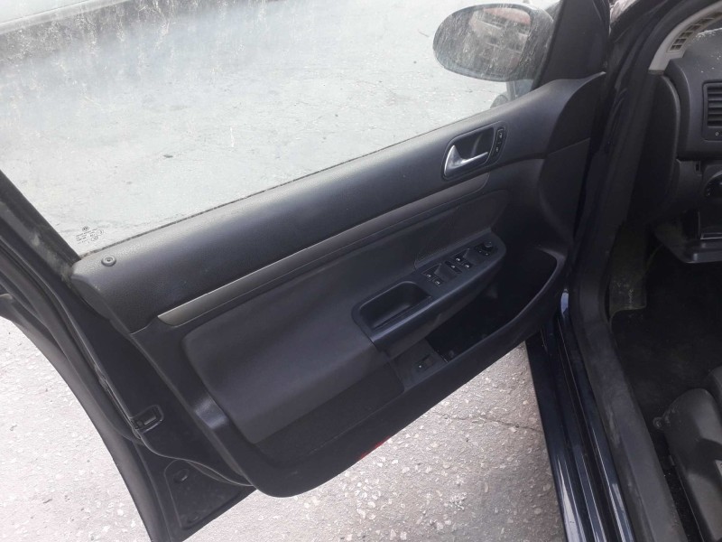 volkswagen golf v berlina (1k1) del año 2007