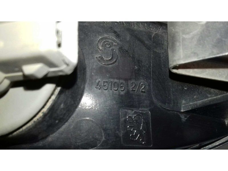 Recambio de luz central de freno para peugeot 206 berlina xs referencia OEM IAM 45106  2 PINES