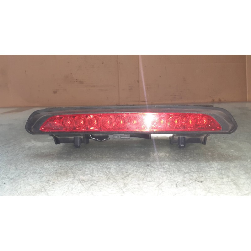 Recambio de luz central de freno para chevrolet orlando lt+ referencia OEM IAM 95031492  CONECTOR 2 PINES