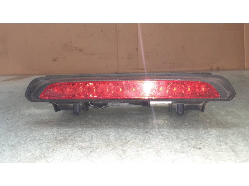 Recambio de luz central de freno para chevrolet orlando lt+ referencia OEM IAM 95031492  CONECTOR 2 PINES