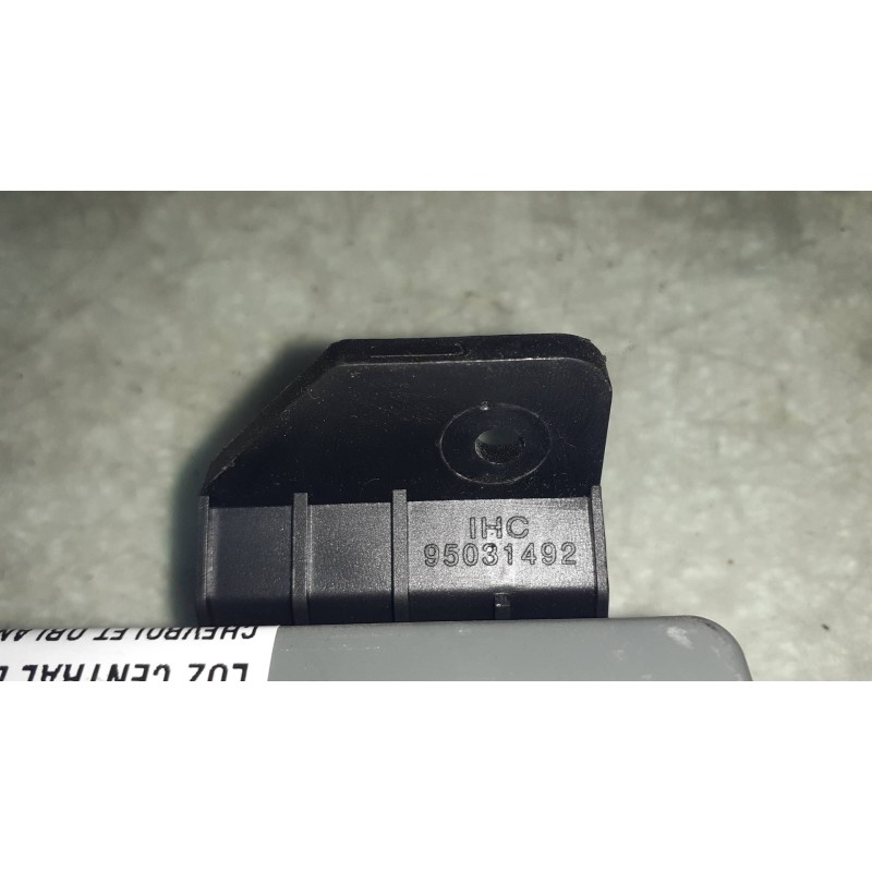 Recambio de luz central de freno para chevrolet orlando lt+ referencia OEM IAM 95031492  CONECTOR 2 PINES