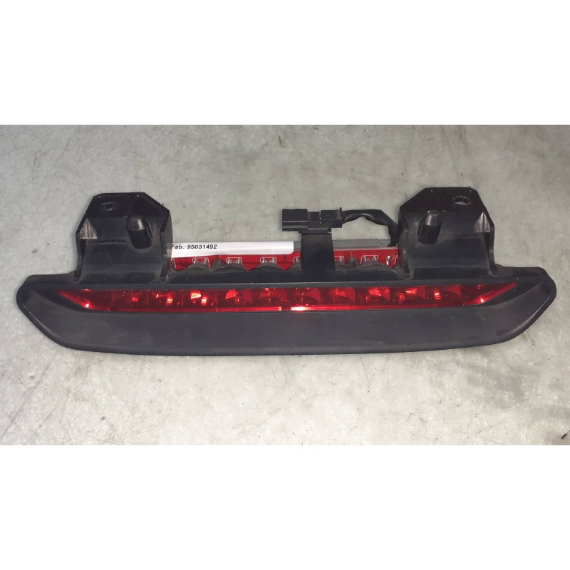 Recambio de luz central de freno para chevrolet orlando lt+ referencia OEM IAM 95031492  CONECTOR 2 PINES