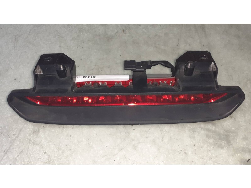 Recambio de luz central de freno para chevrolet orlando lt+ referencia OEM IAM 95031492  CONECTOR 2 PINES