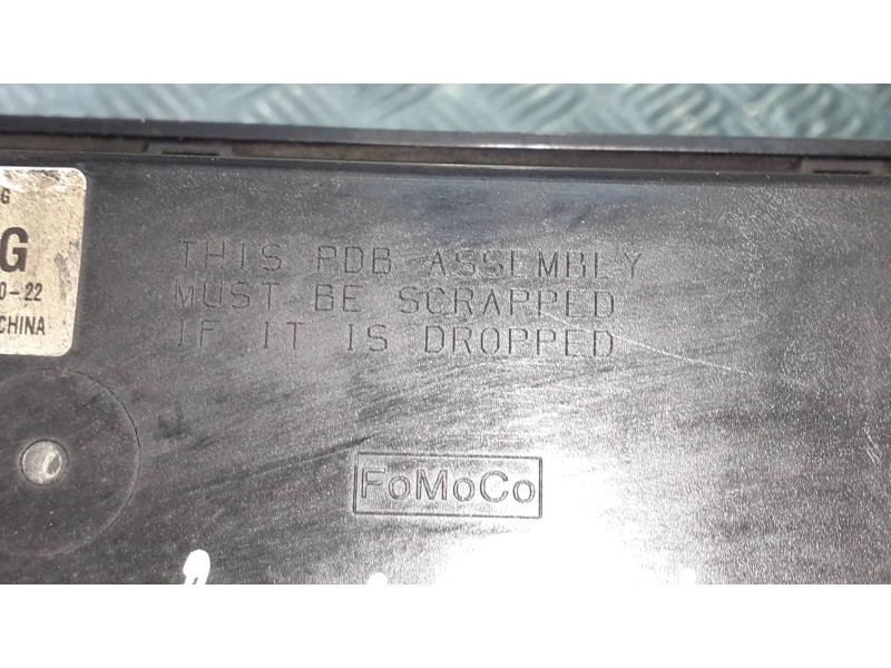 Recambio de caja reles / fusibles para ford kuga plug-in hybrid st-line referencia OEM IAM LX6T14D068HAG  GMYQA