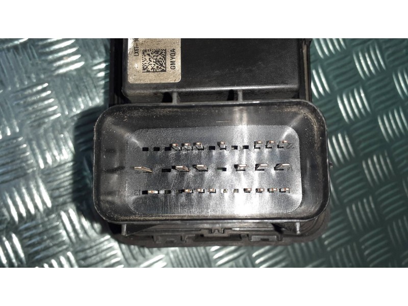 Recambio de caja reles / fusibles para ford kuga plug-in hybrid st-line referencia OEM IAM LX6T14D068HAG  GMYQA