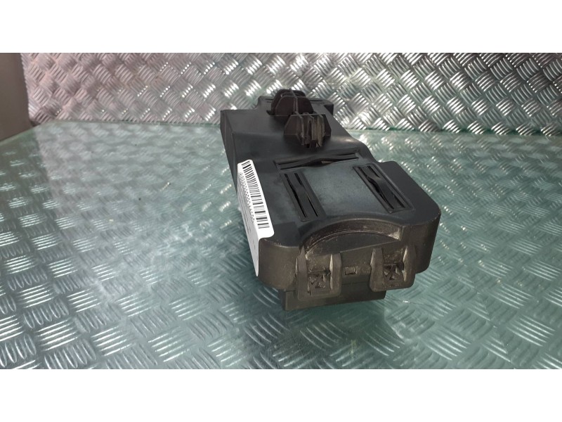 Recambio de caja reles / fusibles para ford kuga plug-in hybrid st-line referencia OEM IAM LX6T14D068HAG  GMYQA