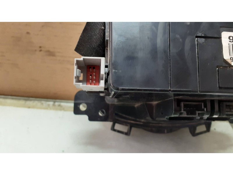 Recambio de sistema audio / radio cd para chevrolet orlando lt+ referencia OEM IAM 95020076  3 CONECTORES