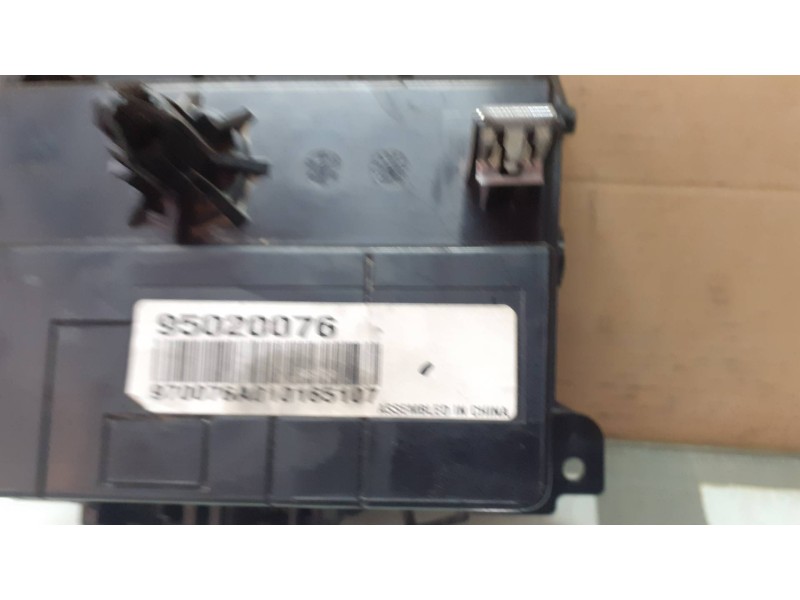 Recambio de sistema audio / radio cd para chevrolet orlando lt+ referencia OEM IAM 95020076  3 CONECTORES