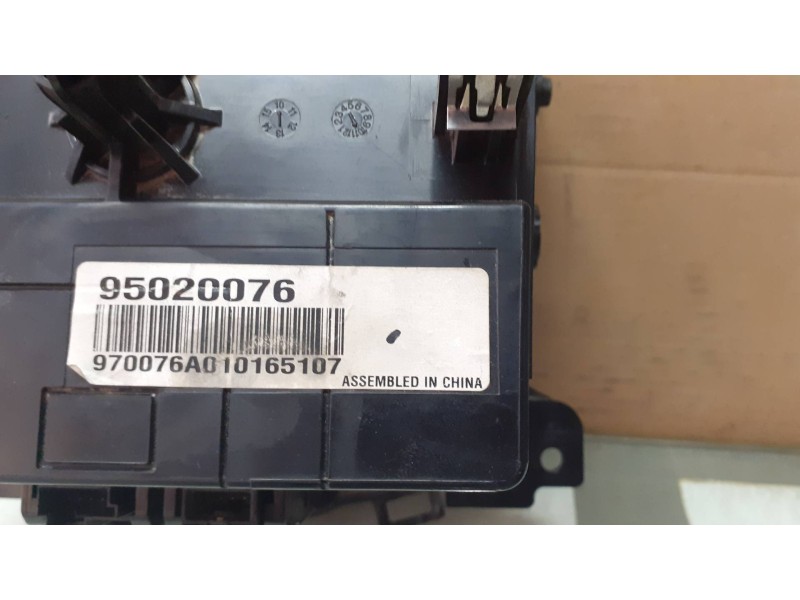 Recambio de sistema audio / radio cd para chevrolet orlando lt+ referencia OEM IAM 95020076  3 CONECTORES