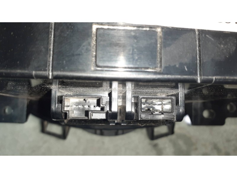 Recambio de sistema audio / radio cd para chevrolet orlando lt+ referencia OEM IAM 95020076  3 CONECTORES