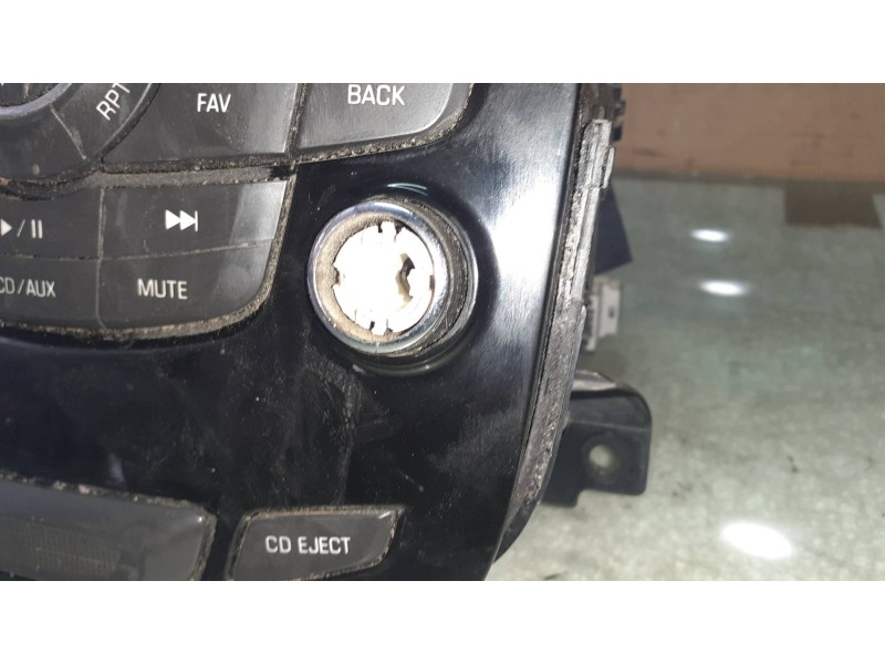 Recambio de sistema audio / radio cd para chevrolet orlando lt+ referencia OEM IAM 95020076  3 CONECTORES
