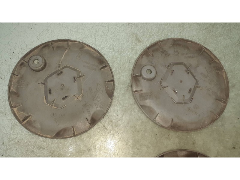 Recambio de tapacubos para renault megane ii berlina 3p referencia OEM IAM 8200412202  4 TAPAS Recambio de tapacubos para renault megane ii berlina 3p referencia OEM IAM 8200412202  4 TAPAS