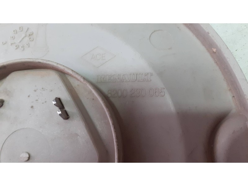 Recambio de tapacubos para renault megane ii classic berlina referencia OEM IAM 8200230065  4 TAPAS