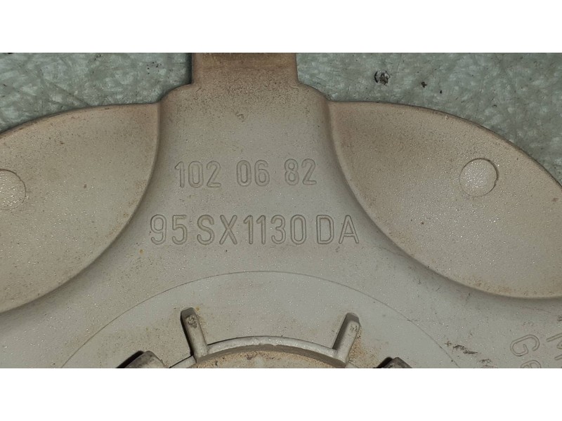 Recambio de tapacubos para ford fiesta berlina (dx) referencia OEM IAM 95SX1130DA  1 TAPA