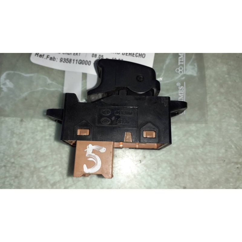 Recambio de mando elevalunas delantero derecho para kia rio 1.5 crdi ex1 referencia OEM IAM 935811G000  CONECTOR 7 PINES