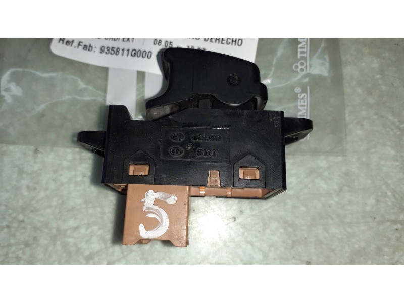 Recambio de mando elevalunas delantero derecho para kia rio 1.5 crdi ex1 referencia OEM IAM 935811G000  CONECTOR 7 PINES