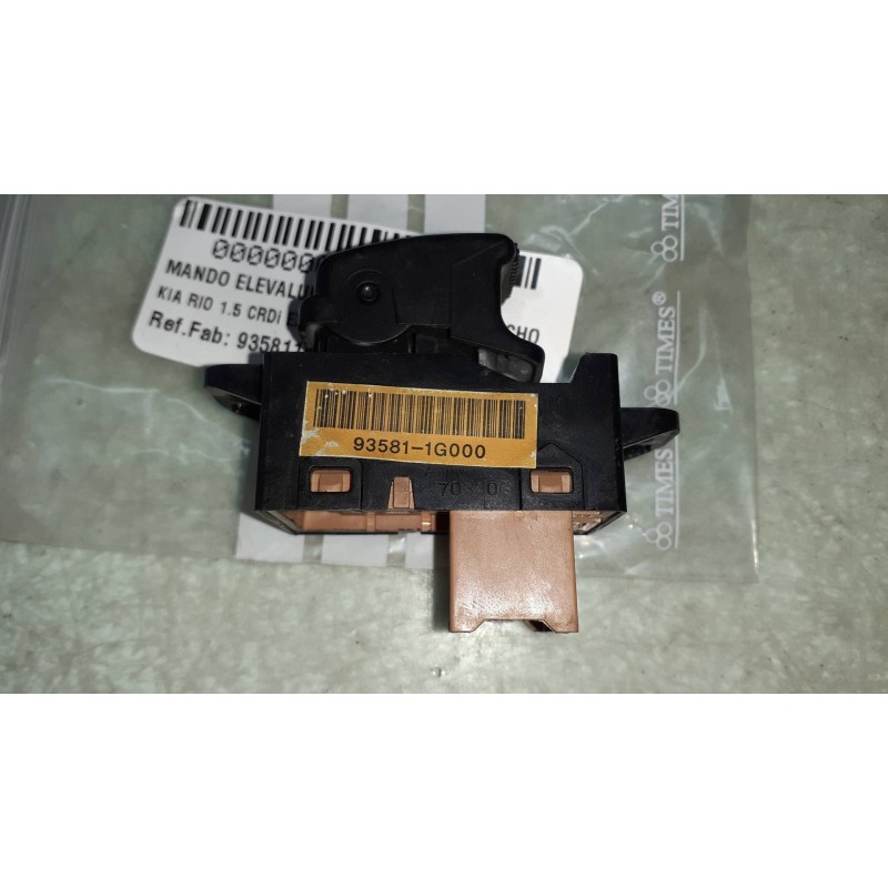 Recambio de mando elevalunas delantero derecho para kia rio 1.5 crdi ex1 referencia OEM IAM 935811G000  CONECTOR 7 PINES