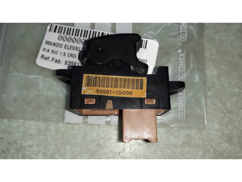 Recambio de mando elevalunas delantero derecho para kia rio 1.5 crdi ex1 referencia OEM IAM 935811G000  CONECTOR 7 PINES