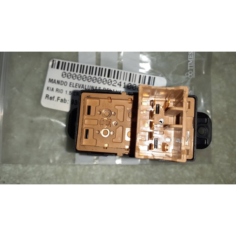 Recambio de mando elevalunas delantero derecho para kia rio 1.5 crdi ex1 referencia OEM IAM 935811G000  CONECTOR 7 PINES