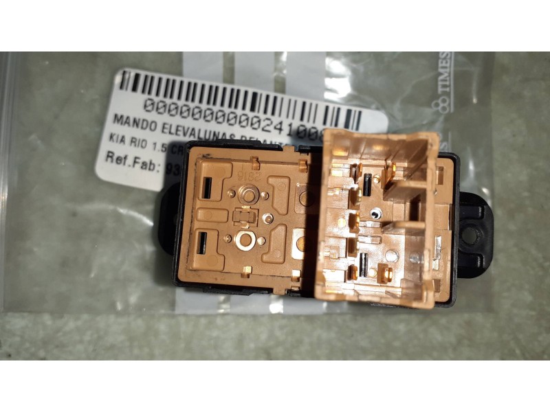 Recambio de mando elevalunas delantero derecho para kia rio 1.5 crdi ex1 referencia OEM IAM 935811G000  CONECTOR 7 PINES