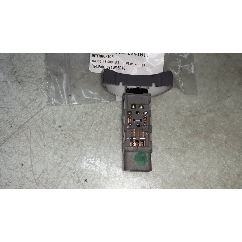 Recambio de interruptor para kia rio 1.5 crdi ex1 referencia OEM IAM 621W05010 202002962 CONECTOR 6 PINES