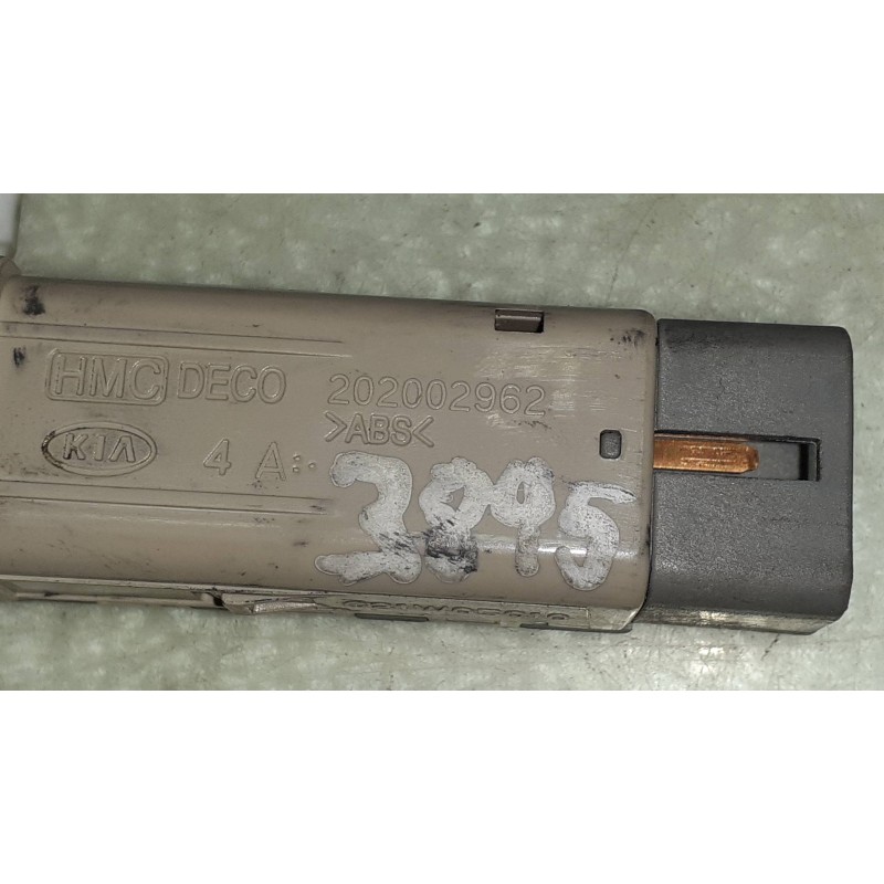 Recambio de interruptor para kia rio 1.5 crdi ex1 referencia OEM IAM 621W05010 202002962 CONECTOR 6 PINES