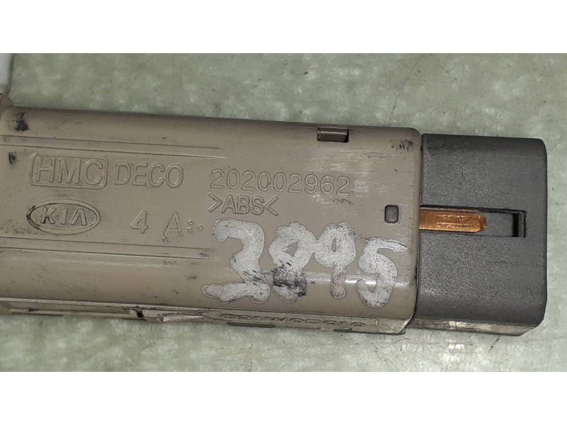 Recambio de interruptor para kia rio 1.5 crdi ex1 referencia OEM IAM 621W05010 202002962 CONECTOR 6 PINES