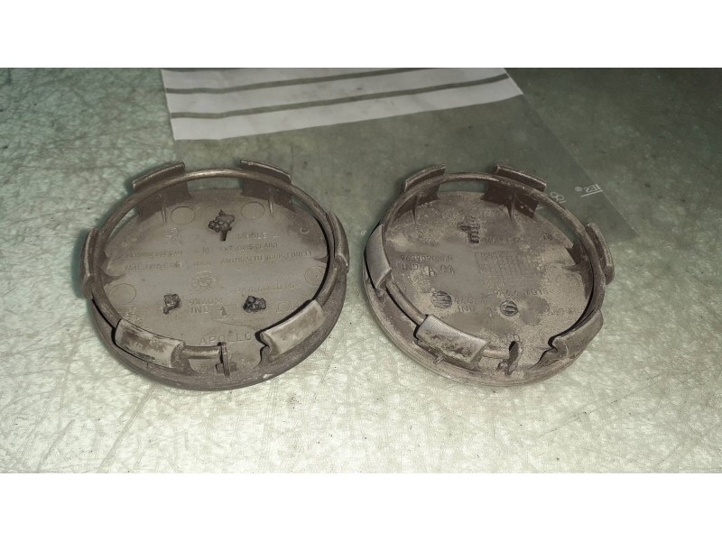 Recambio de tapacubos para peugeot 207 sw referencia OEM IAM 9639098380  2 TAPAS