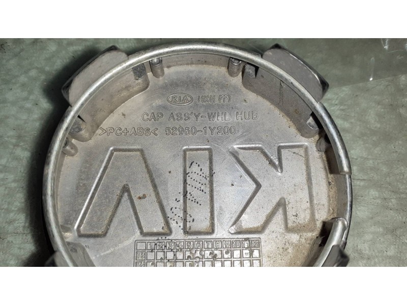 Recambio de tapacubos para kia sportage referencia OEM IAM 529601Y200  1 TAPA Recambio de tapacubos para kia sportage referencia OEM IAM 529601Y200  1 TAPA