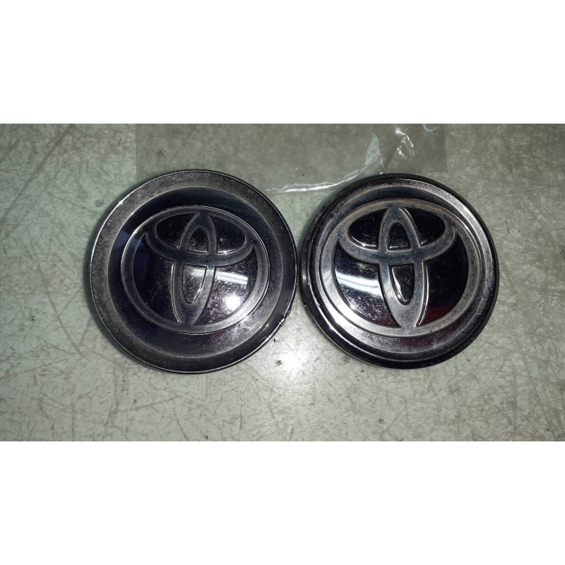 Recambio de tapacubos para toyota avensis berlina (t25) referencia OEM IAM 4260302150  2 TAPAS