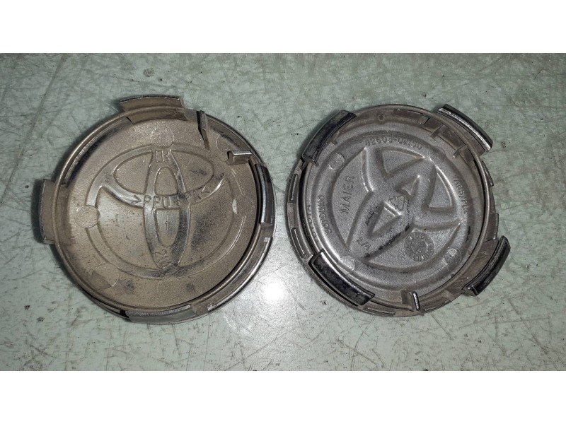 Recambio de tapacubos para toyota avensis berlina (t25) referencia OEM IAM 4260302150  2 TAPAS