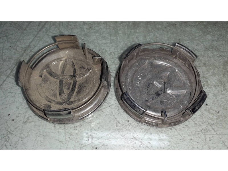 Recambio de tapacubos para toyota avensis berlina (t25) referencia OEM IAM 4260302150  2 TAPAS