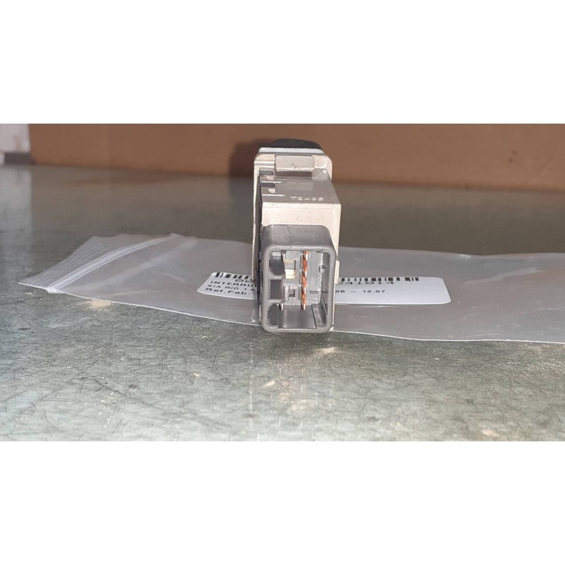 Recambio de interruptor para kia rio 1.5 crdi ex1 referencia OEM IAM  LUNA TERMICA CONECTOR 6 PINES