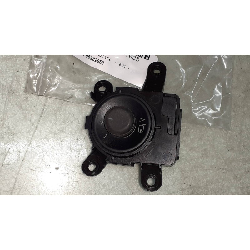Recambio de mando retrovisor para chevrolet orlando lt+ referencia OEM IAM 95982050 13296440 CONECTOR 12 PINES