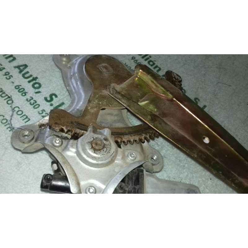 Recambio de elevalunas trasero izquierdo para toyota land cruiser (j12) 3.0 d4-d vx referencia OEM IAM 857105801 CONECTOR 4 PINE