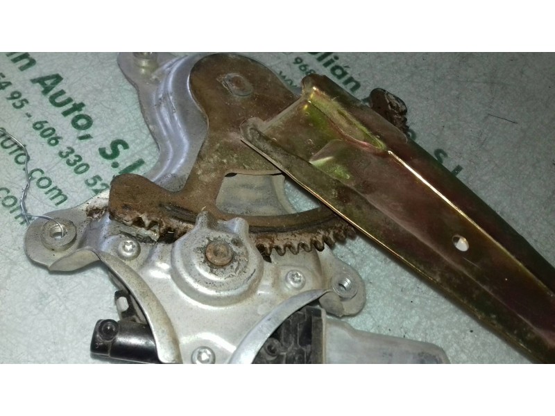 Recambio de elevalunas trasero izquierdo para toyota land cruiser (j12) 3.0 d4-d vx referencia OEM IAM 857105801 CONECTOR 4 PINE