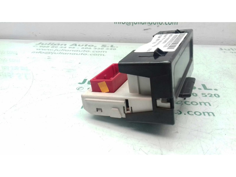 Recambio de pantalla multifuncion para renault megane ii berlina 5p confort authentique referencia OEM IAM 8200107839  