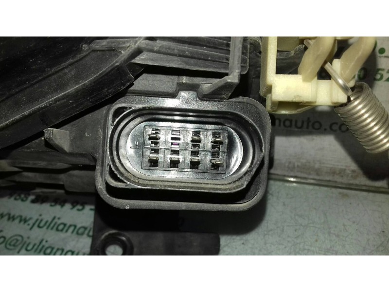 Recambio de faro izquierdo para volkswagen polo berlina (6n2) conceptline referencia OEM IAM 04HCR02APL5262  